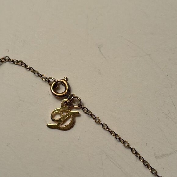 Vintage dainty cream white gold tone rose “D” initial monogram clasp necklace - Picture 3 of 4